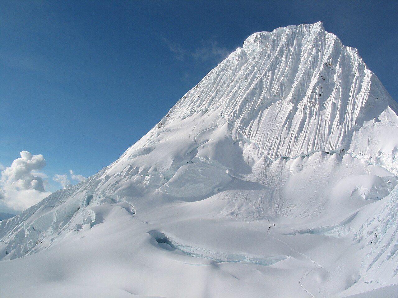 Vientunan Pass on the Alpamayo Circuit