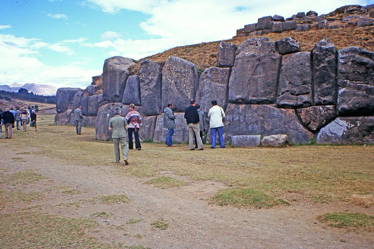 Sacsayhuamán on the Inca Road