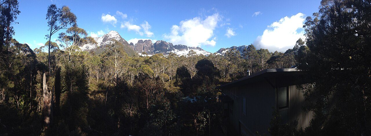 Bert Nichols Hut on the Overland Track