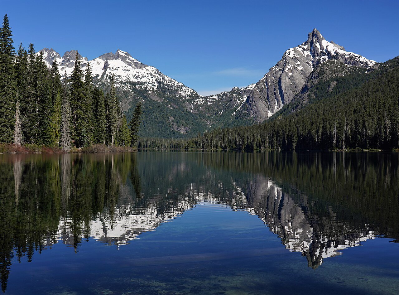 Waptus Lake on the Pacific Crest Trail