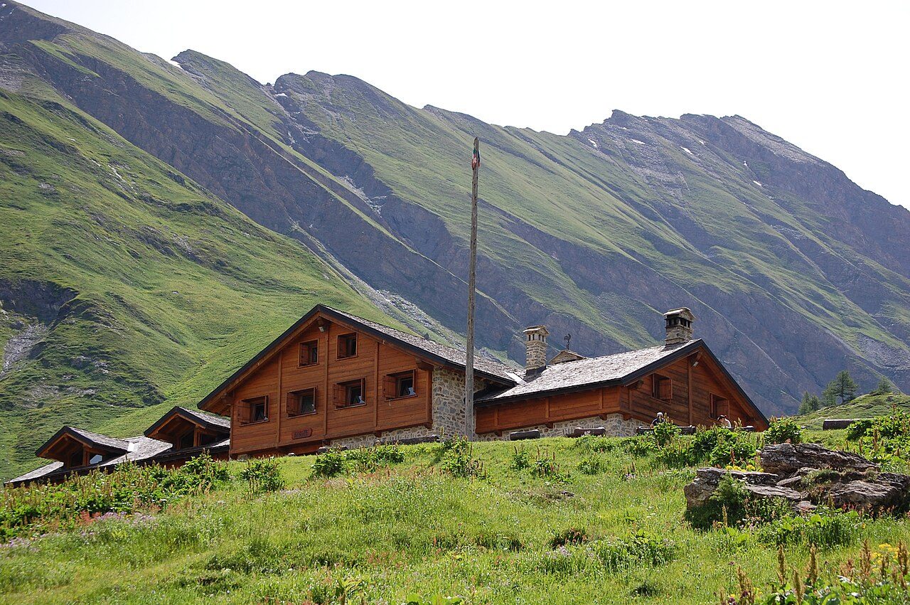 Rifugio Bonatti on the Tour du Mont Blanc