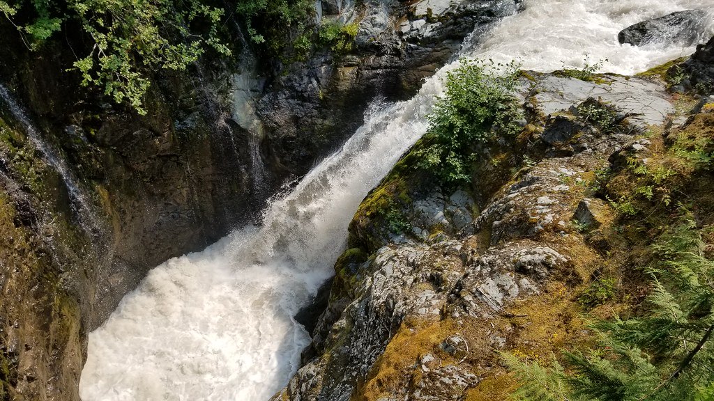 North Puyallup River on the Wonderland Trail